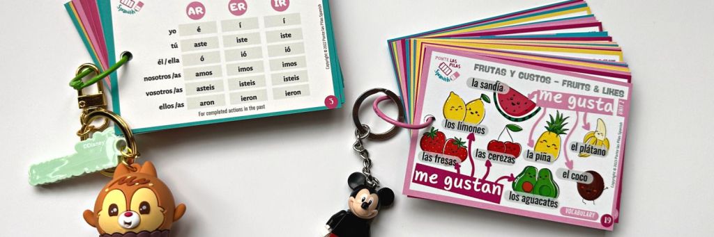 Llaveros de verbos en español y de vocabulario de frutas
